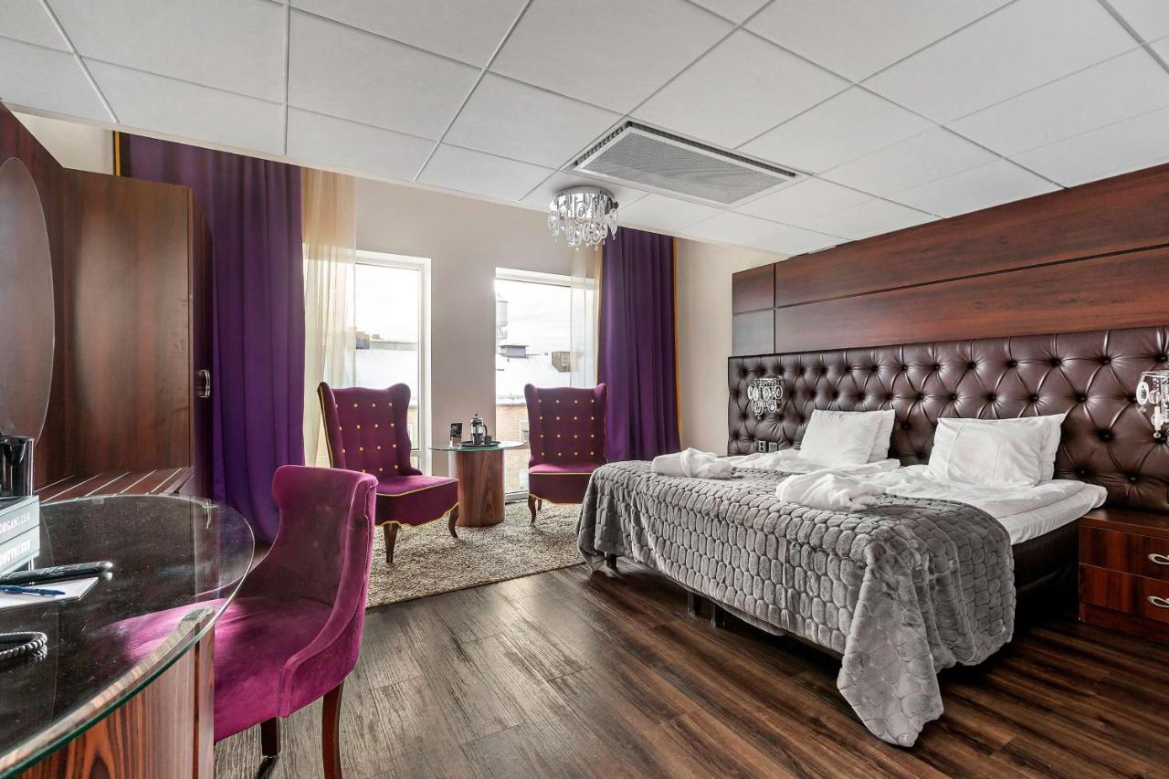 Western Savoy Hotel